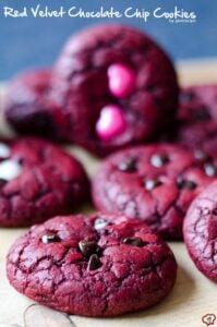 Red Velvet Chocolate Chip Cookies | giverecipe.com | #redvelvet #cookies #valentinesday