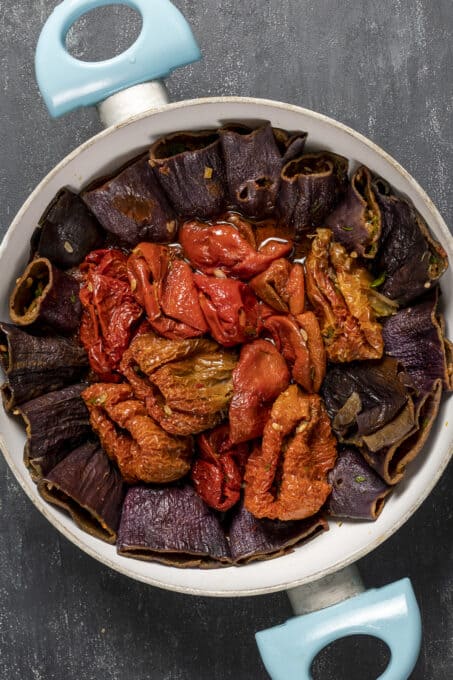 Dried eggplants and dried bell peppers stuffed with rice and bulgur and placed in a shallow pan.