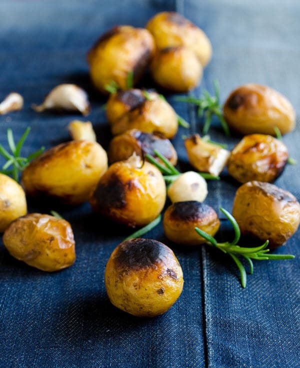 Roasted Baby Potatoes | giverecipe.com | #potatoes #side