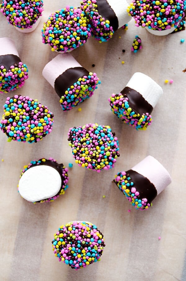 Chocolate-dipped marshmallows | giverecipe.com | #chocolate #marshmallows #valentine #sprinkles