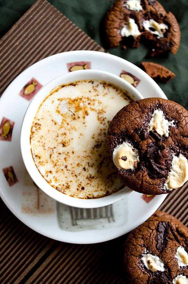 Marshmallow chocolate cookies | giverecipe.com | #cookies #chocolate #marshmallow #valentine's