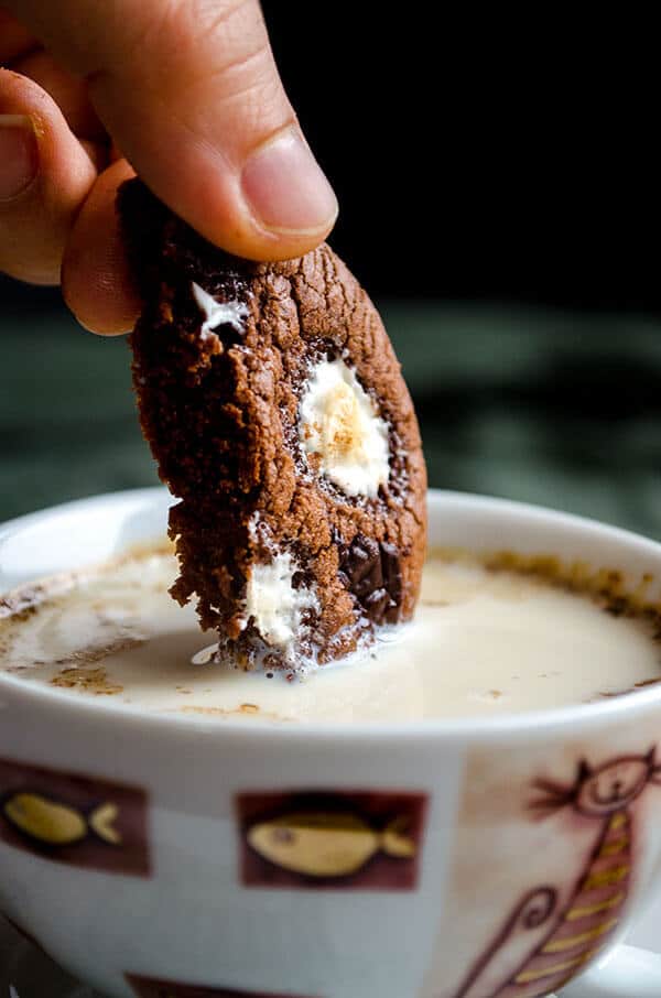 Marshmallow chocolate cookies | giverecipe.com | #cookies #chocolate #marshmallow #valentine's