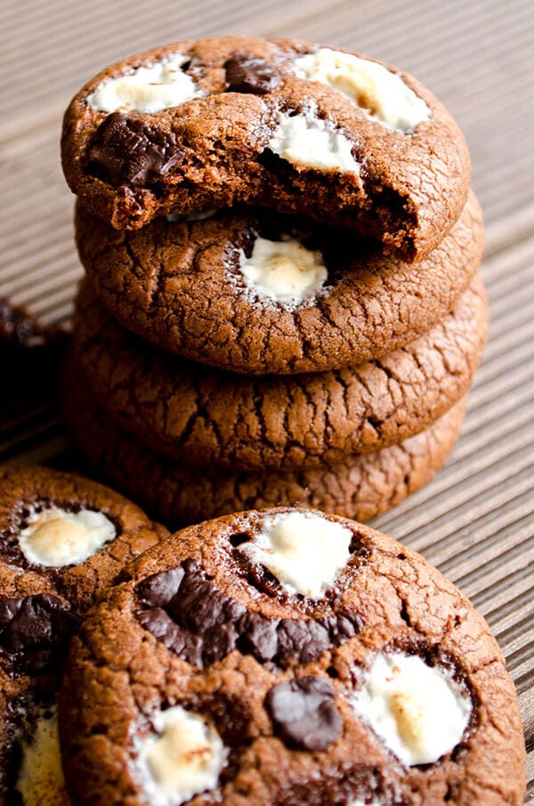 Marshmallow chocolate cookies | giverecipe.com | #cookies #chocolate #marshmallow #valentine's