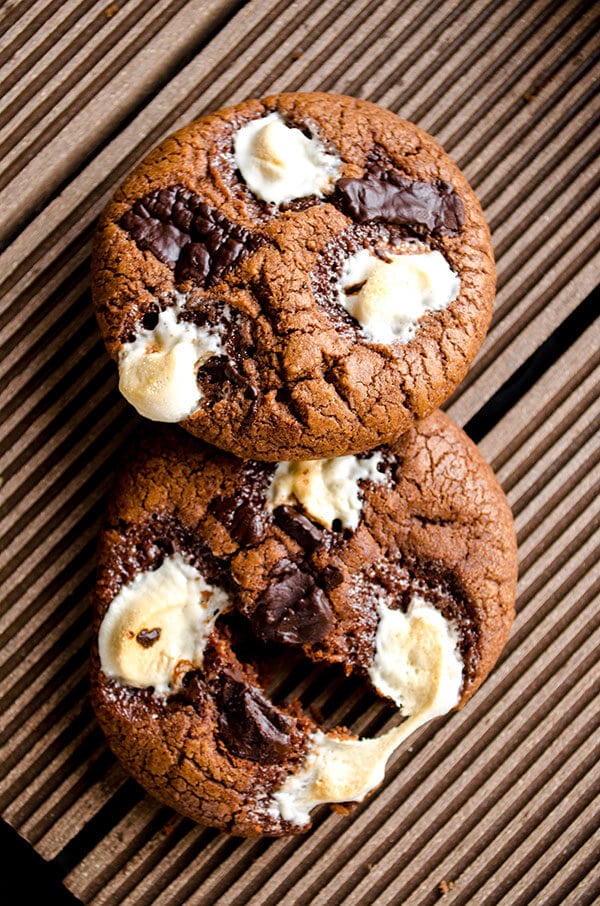 Marshmallow chocolate cookies | giverecipe.com | #cookies #chocolate #marshmallow #valentine's