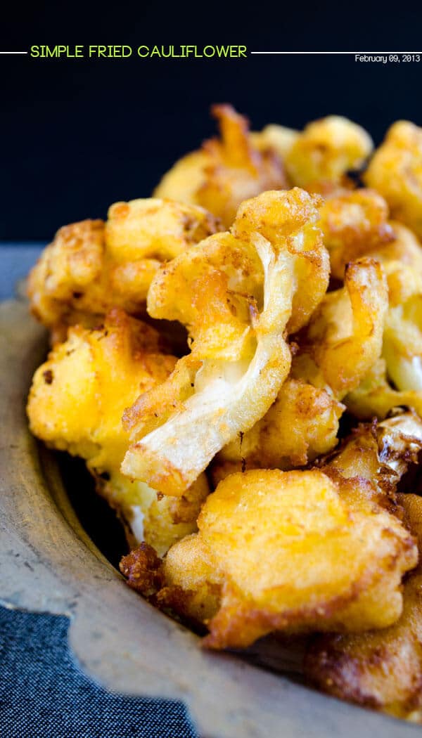 Fried cauliflower wings. Tender and crispy, these spicy battered cauliflower florets make perfect vegetarian snack. Gluten-free too. #cauliflowerrecipe #vegetarianrecipe #friedcauliflower Simple spicy fried cauliflower wings