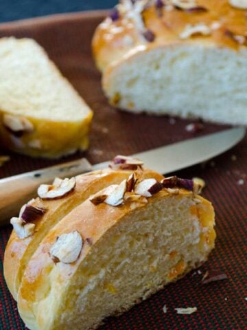 Easter bread | giverecipe.com | €aster #bread #baking #turkish #mahlab