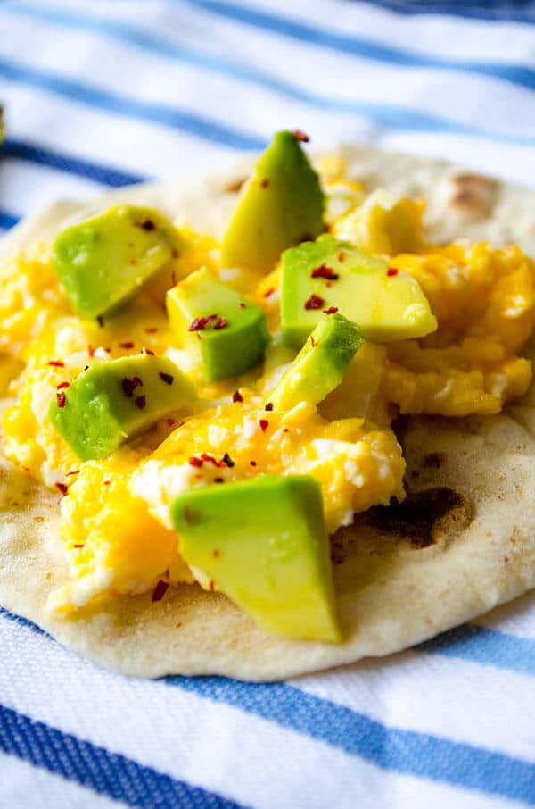 Scrambled Eggs with Avocado | giverecipe.com | #egg #breakfast #scrambledeggs #avocado