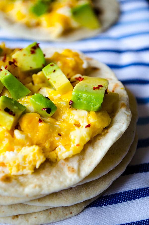Scrambled Eggs with Avocado | giverecipe.com | #egg #breakfast #scrambledeggs #avocado