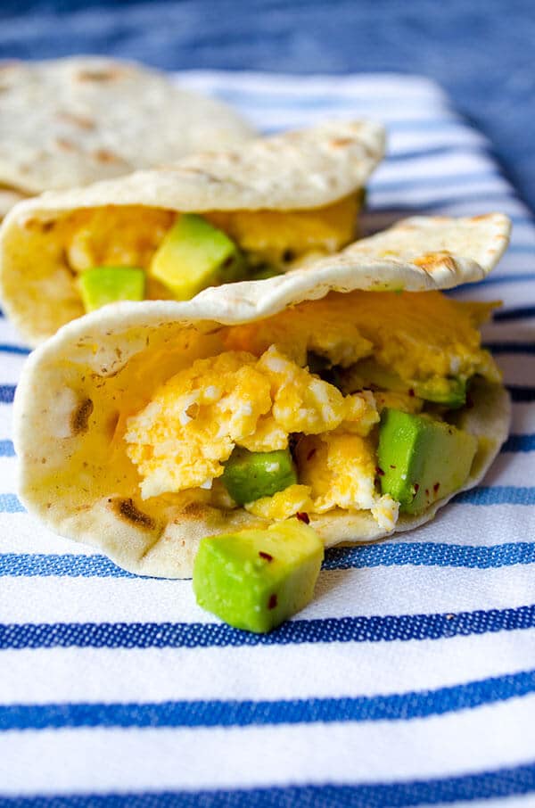 Scrambled Eggs with Avocado | giverecipe.com | #egg #breakfast #scrambledeggs #avocado