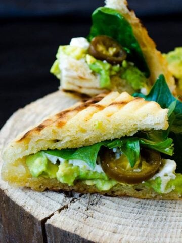 Spinach and avocado sandwich | giverecipe.com | #avocado #healthy #spinach #sandwich