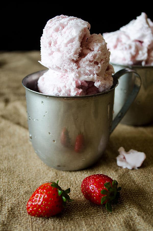 Eggless Strawberry Ice Cream | giverecipe.com | #icecream #strawberry #summer
