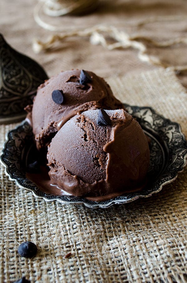 Homemade Chocolate Ice Cream | giverecipe.com | #chocolate #icecream #dessert #summer