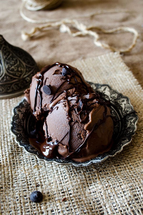 Homemade Chocolate Ice Cream | giverecipe.com | #chocolate #icecream #dessert #summer