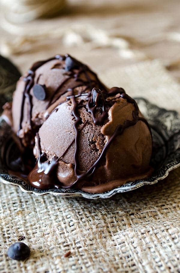 Homemade Chocolate Ice Cream | giverecipe.com | #chocolate #icecream #dessert #summer