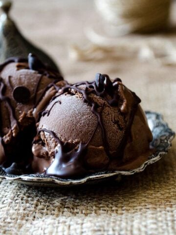 Homemade Chocolate Ice Cream | giverecipe.com | #chocolate #icecream #dessert #summer