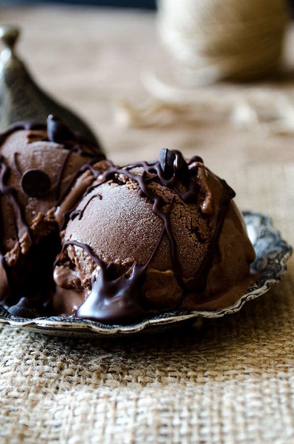 Homemade Chocolate Ice Cream | giverecipe.com | #chocolate #icecream #dessert #summer