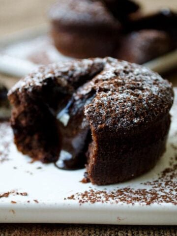 Molten Chocolate Lava Cake | giverecipe.com | #cake #chocolate #lavacake #mothersday