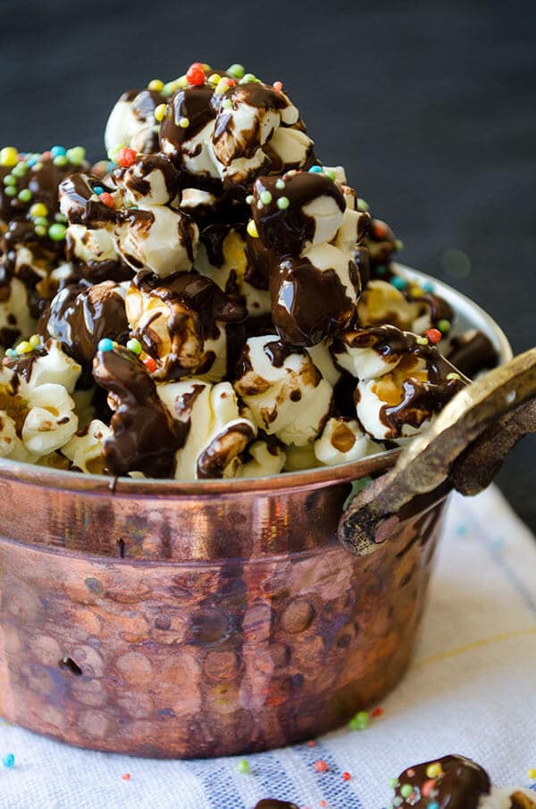 Sprinkles Chocolate Popcorn | giverecipe.com | #chocolate #popcorn #sprinkles #partyfood #snack