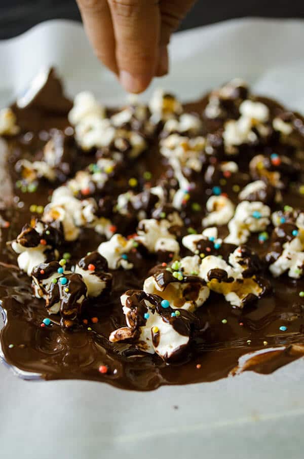 Sprinkles Chocolate Popcorn | giverecipe.com | #chocolate #popcorn #sprinkles #partyfood #snack