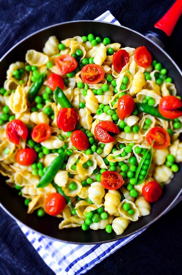 Summer Pasta with Tomatoes and Peas | giverecipe.com | #pasta #tomato #peas #cherrytomatoes #summer