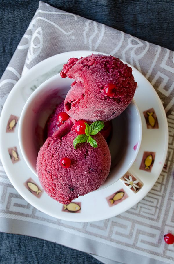 Cranberry Frozen Yogurt | giverecipe.com | #cranberry #frozentreat #frozenyogurt #healthydessert #healthyicecream #summerdessert