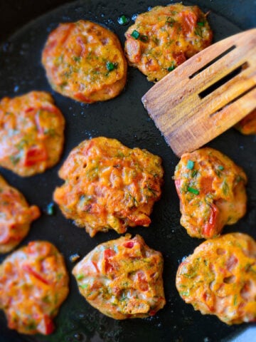 Tomato Fritters | giverecipe.com | #tomatorecipes #summerrecipes #frittersrecipe #tomatofritters