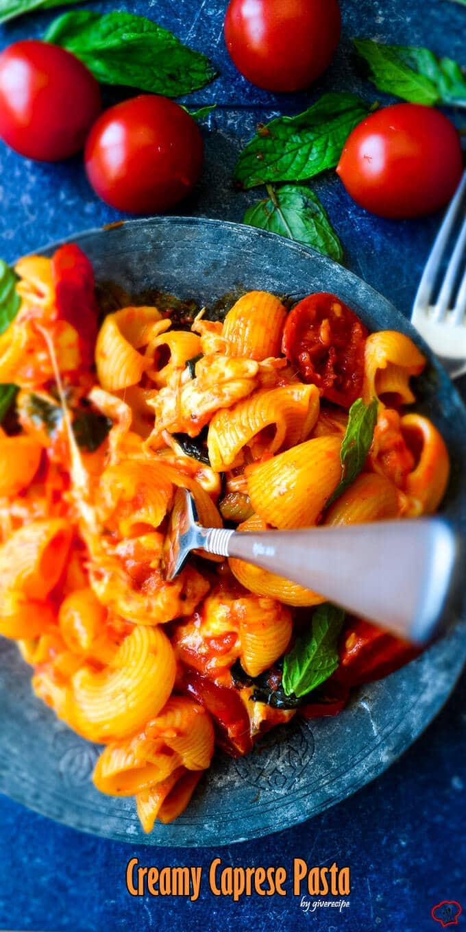Creamy Caprese Pasta | giverecipe.com | #pasta #mozzarella #creamypasta #cheesypasta
