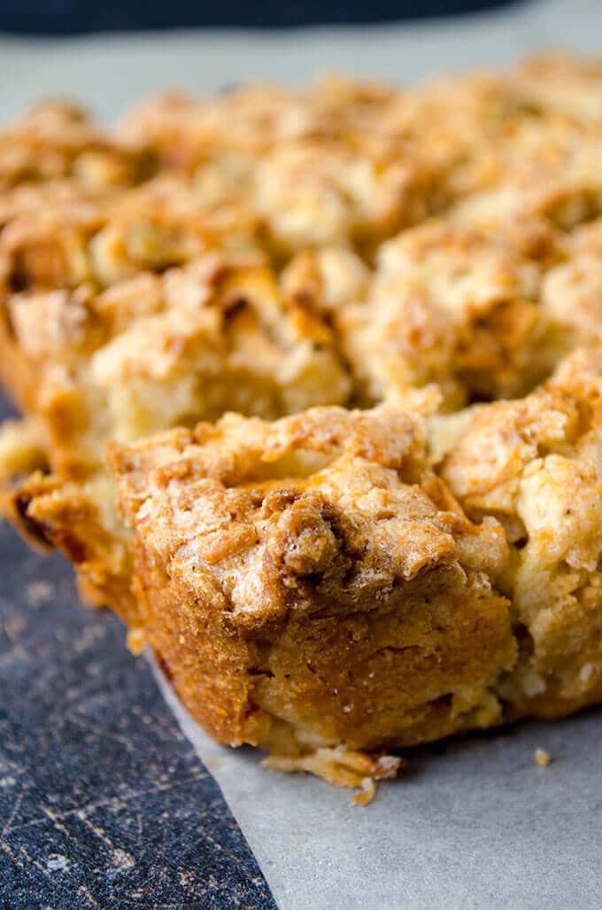 Cinnamon Apple Crumb Bars | giverecipe.com | #apple #bars #applebars #baking #fallrecipes #applecrumb