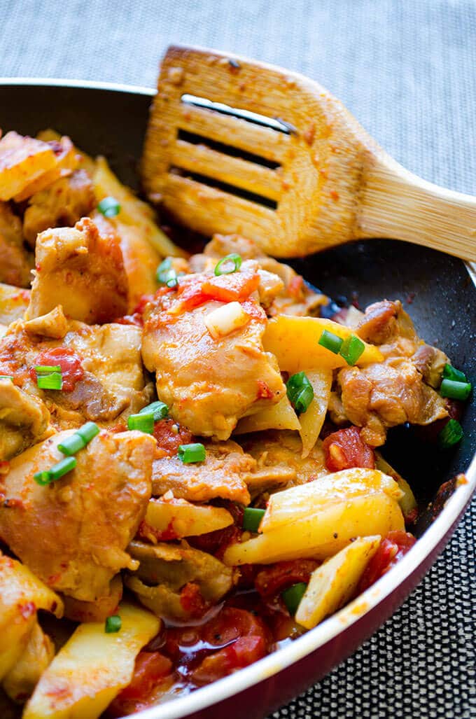 Chicken and Potatoes with Tomato Sauce | giverecipe.com | #chicken #chickenandpotatoes