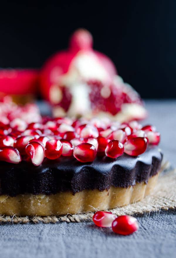 No-Bake-Chocolate-Pomegranate-Tart | giverecipe.com | #tart #chocolate