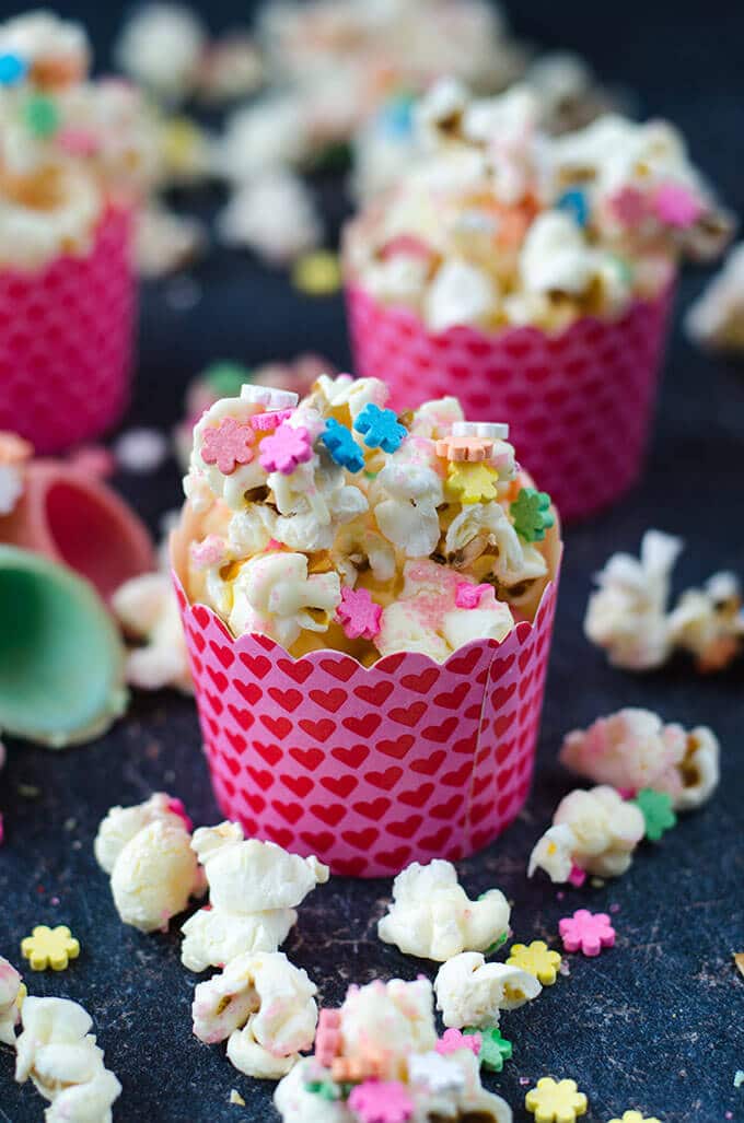 White Chocolate Popcorn | giverecipe.com | #popcorn #partyfood