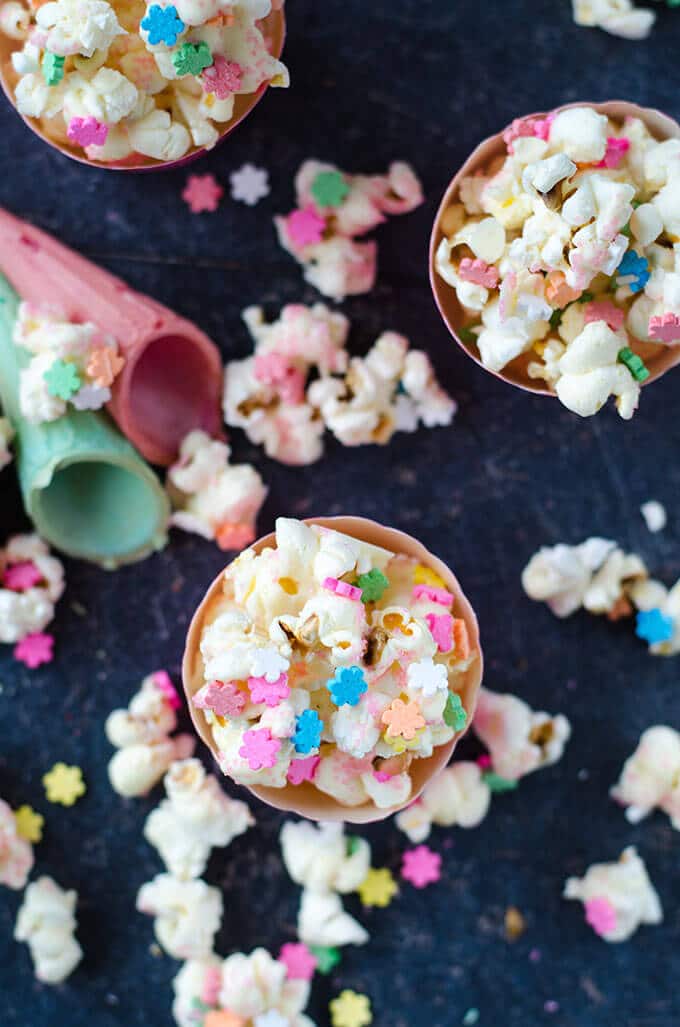 White Chocolate Popcorn | giverecipe.com | #popcorn #partyfood