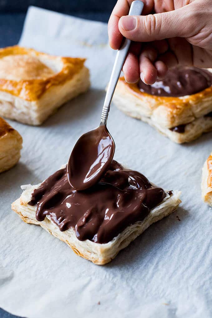 4-Ingredient Chocolate Strawberry Tartlets | giverecipe.com | #strawberry #puffpastry