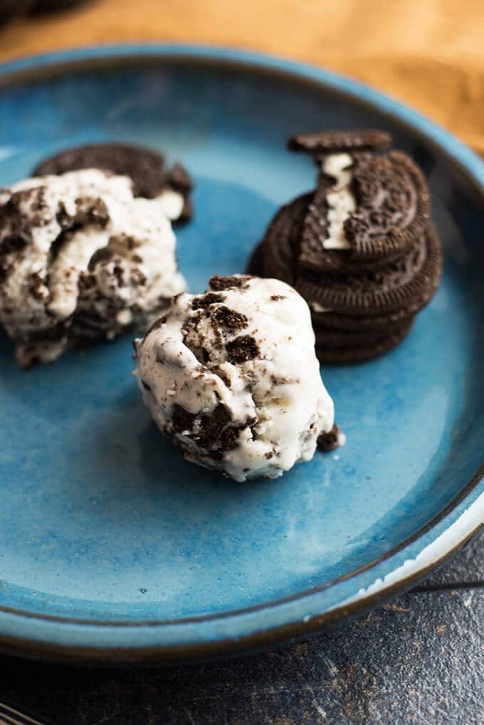 Oreo Vanilla Ice Cream. Easy and creamy. For OREO FANS! - giverecipe.com 