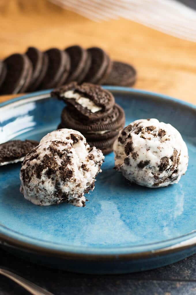 Oreo Vanilla Ice Cream. Easy and creamy. For OREO FANS! - giverecipe.com 