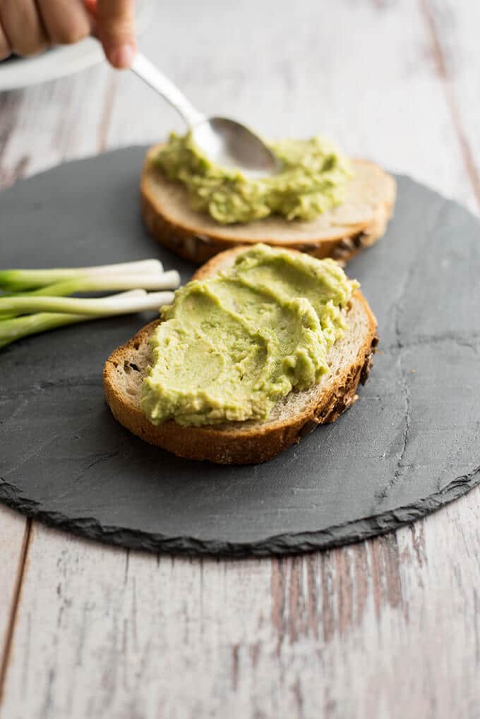 Black Beans and Avocado Toasts. FAST, tasty and nutritious. Perfect on-the-go breakfast! - giverecipe.com