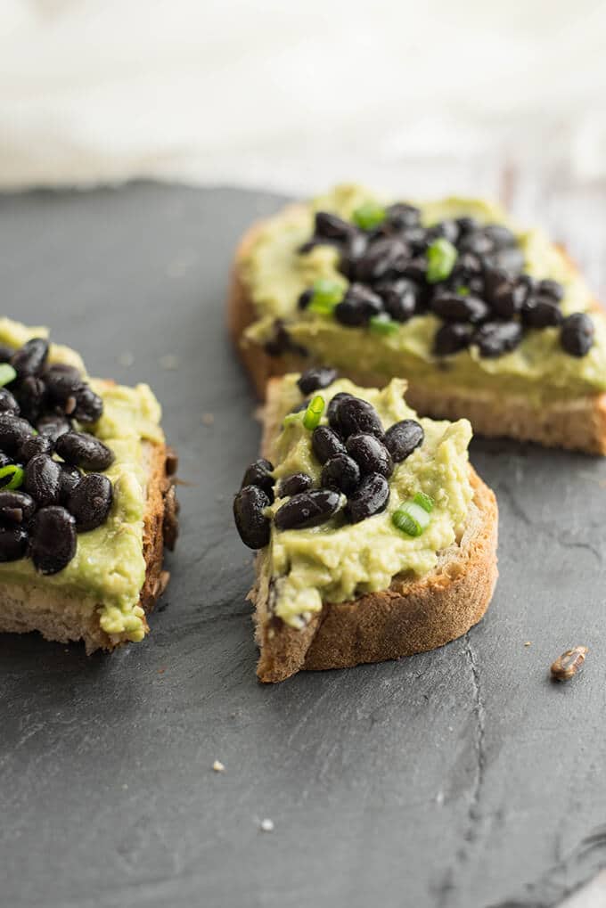 Black Beans and Avocado Toasts. FAST, tasty and nutritious. Perfect on-the-go breakfast! - giverecipe.com