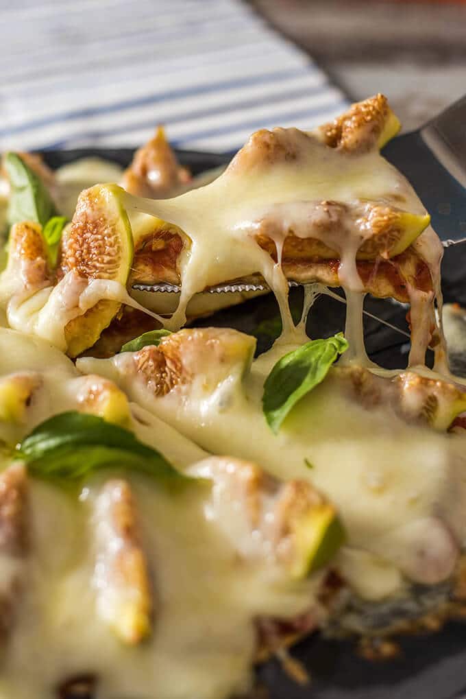5-Ingredient Fig Pizza ready in 20 minutes! Nobody will believe that this restaurant style pizza is homemade. Perfect way to use fresh figs! - giverecipe.com