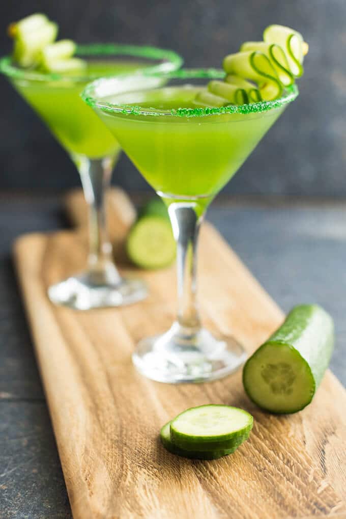 Cucumber martini flavored with fresh mint is the best drink to serve at summer parties! - giverecipe.com 