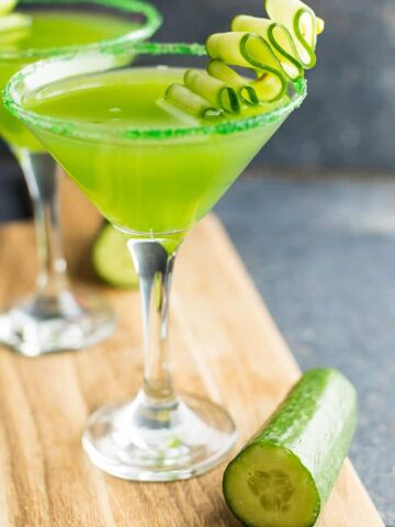Cucumber martini flavored with fresh mint is the best drink to serve at summer parties! - giverecipe.com