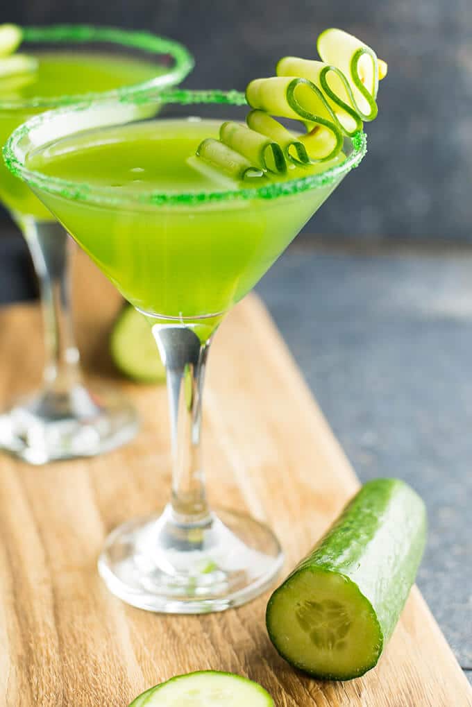 Cucumber martini flavored with fresh mint is the best drink to serve at summer parties! - giverecipe.com