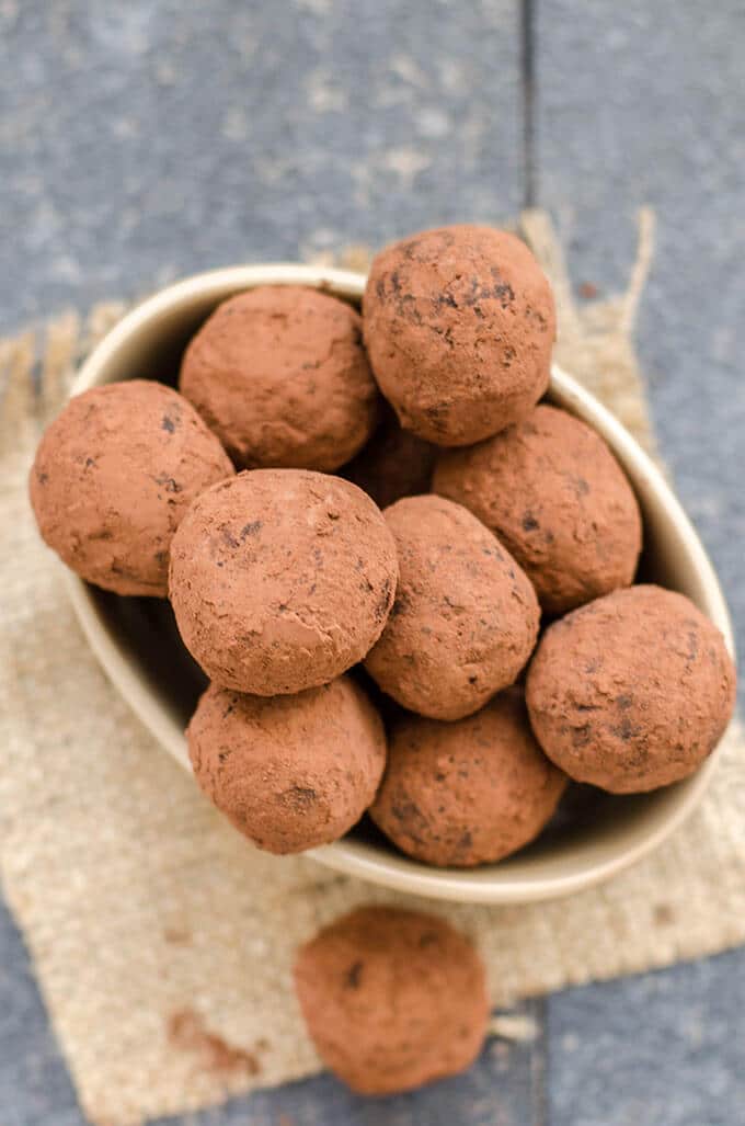 3 Ingredient Vegan Chocolate Truffles are the easiest holiday treats. Everyone will want to eat more after learning these are the healthiest treat too.- giverecipe.com