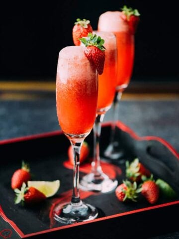 Strawberry lime champagne is a perfect cocktail with 3 ingredients only. Tasty, fancy and refreshing! Try it for your next celebration or weekend brunch.