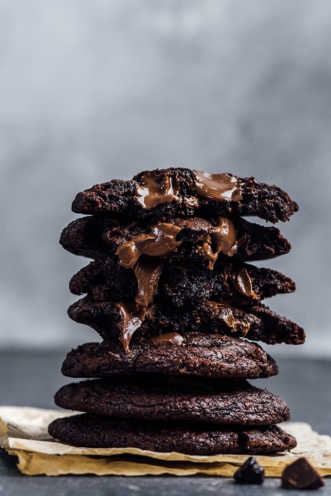 Mexican Hot Chocolate Cookies are literally the best chocolate cookies I’ve ever tasted and made. Super chewy on the edges, super soft on the center and loaded with chocolate with a spicy kick.
