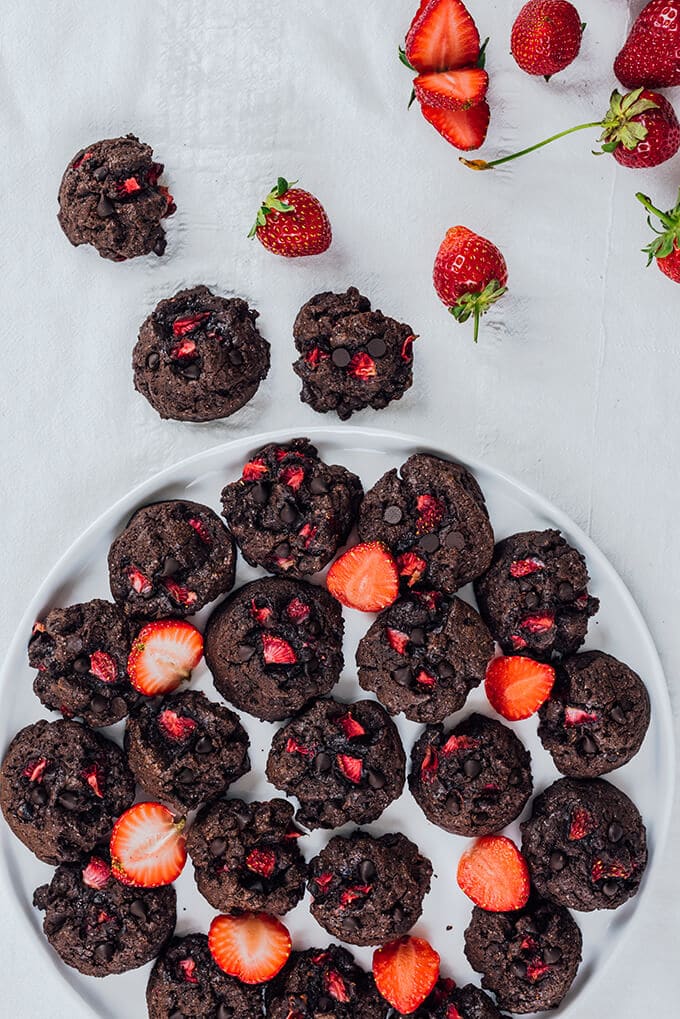 Strawberry Chocolate Cookies loaded with fresh strawberries and chocolate chips are game changers. 