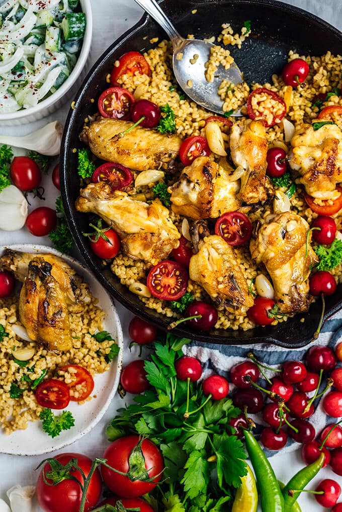 Pan Fried Chicken Wings with Bulgur is a satisfying Mediterranean-inspired dish with minimum washing up. It makes a perfect weeknight dinner. #chickenwings #panfriedchicken #chickenrecipe Fried Chicken Wings with Bulgur in one pan
