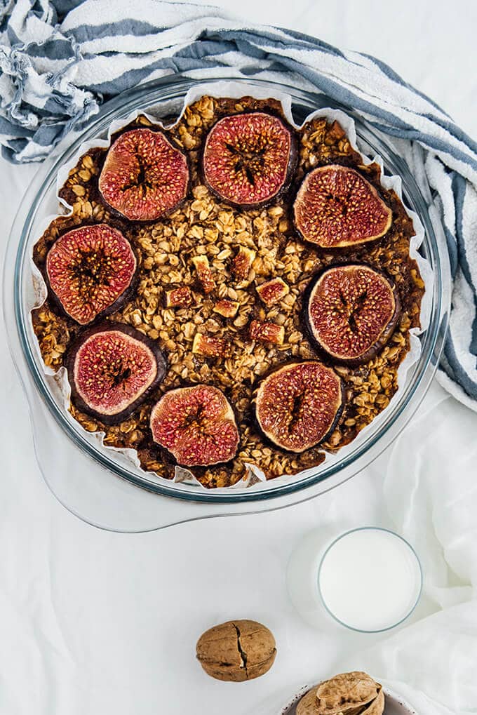 Oatmeal with walnuts and figs baked in oven.