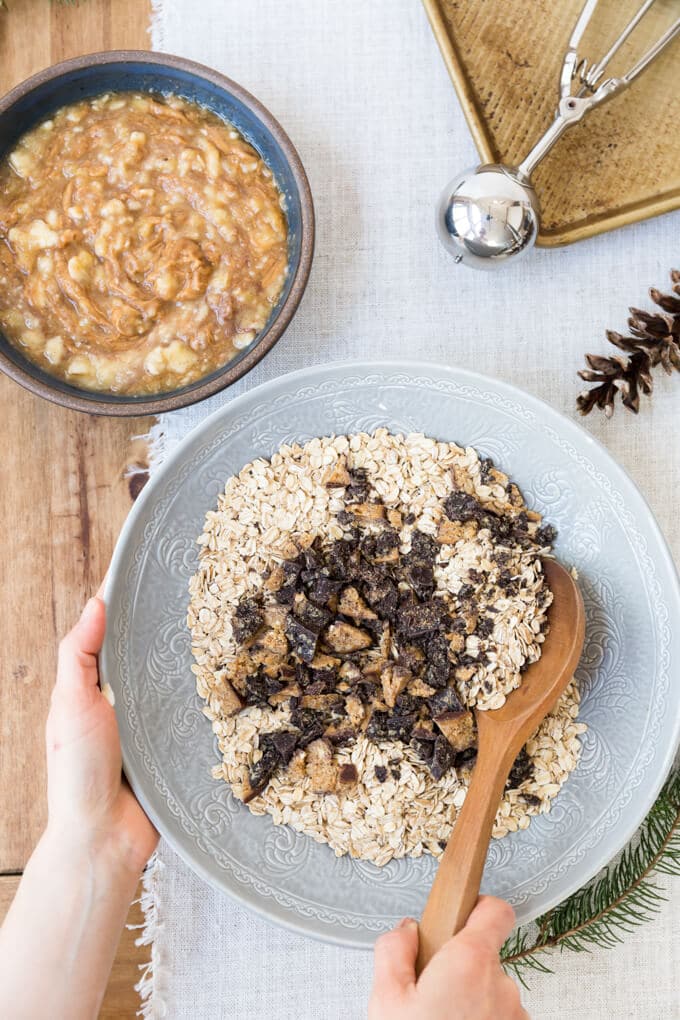 banana oatmeal breakfast cookies are perfect on-the-go breakfast #sponsored