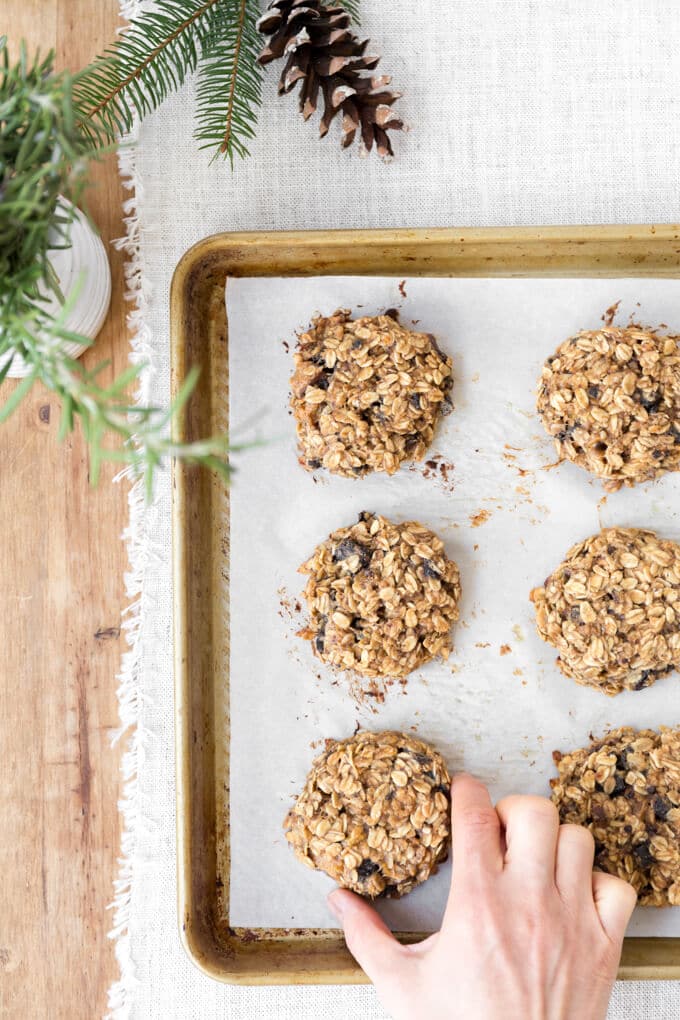 Banana oatmeal breakfast cookies are perfect for busy mornings. #sponsored