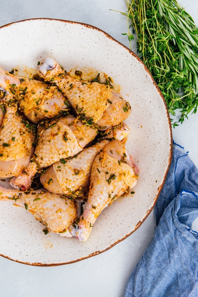 How to bake chicken legs coated with marinade